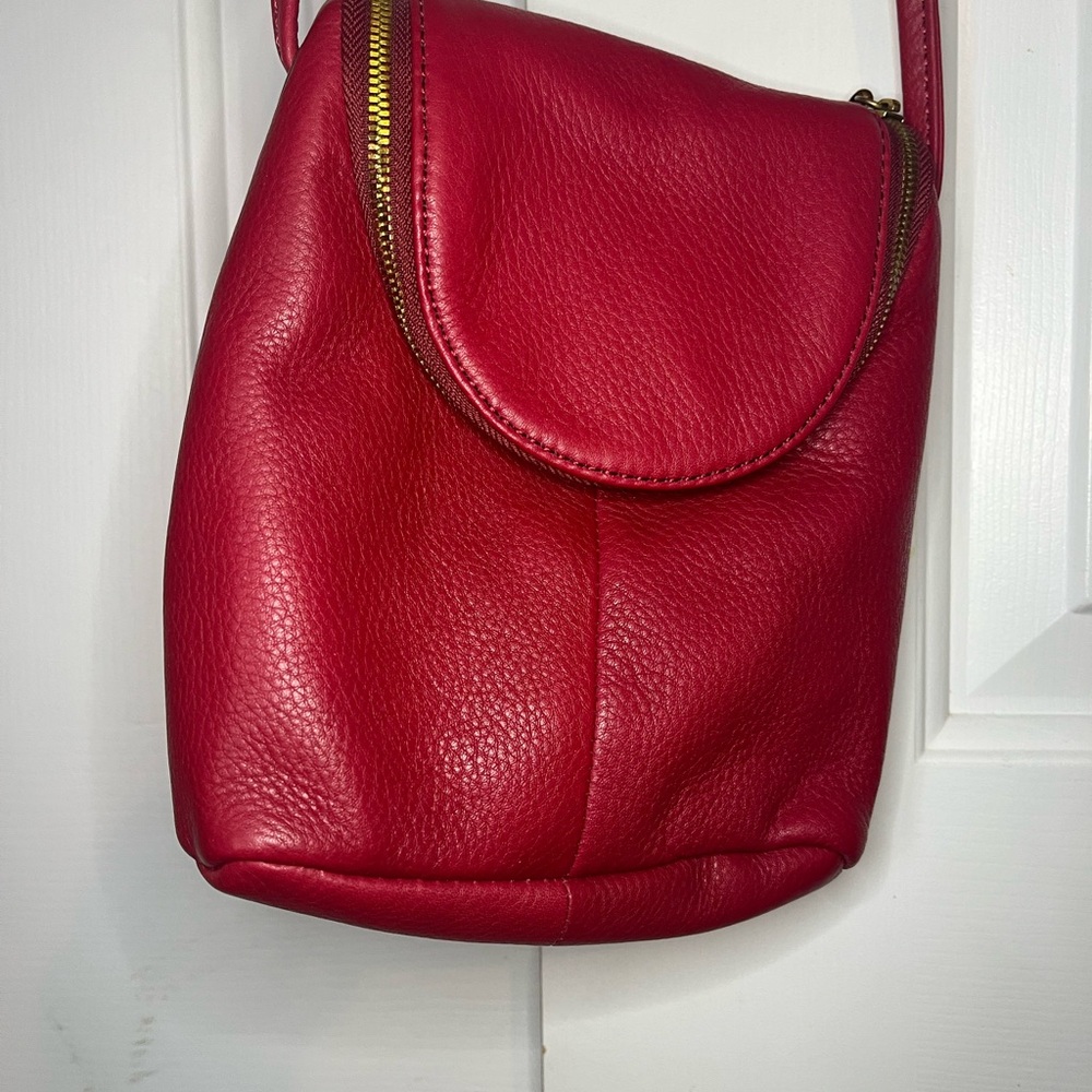HOBO "Fern" crossbody bag in Red pebbles leather...LIKE NEW!